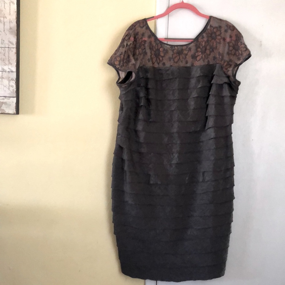 London times Woman Dress Size 20